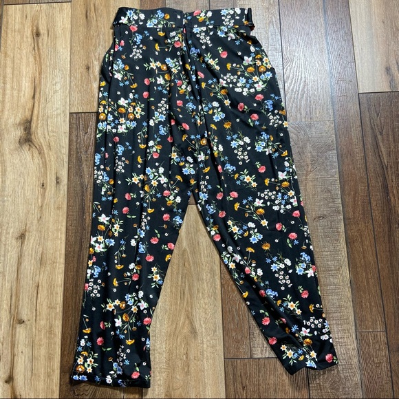 Soho Apparel Floral Stretch Belted Ankle Pants Size M - Picture 3 of 15